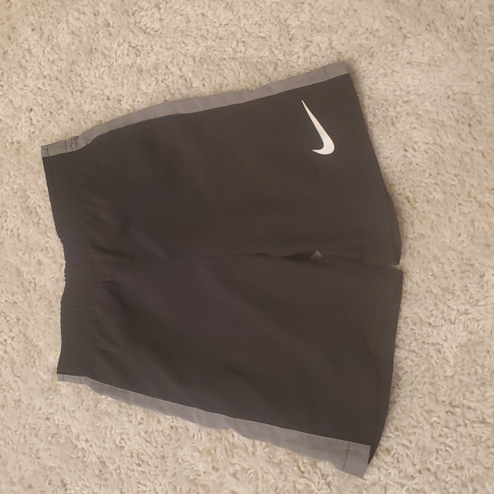 5 For 25$ Nike Dri Fit Black Shorts with Gray Accents Youth Size 6